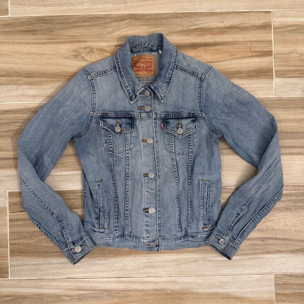 Levi's Light Wash Blue Denim Trucker Jacket - Classic Jean Jacket Size S
